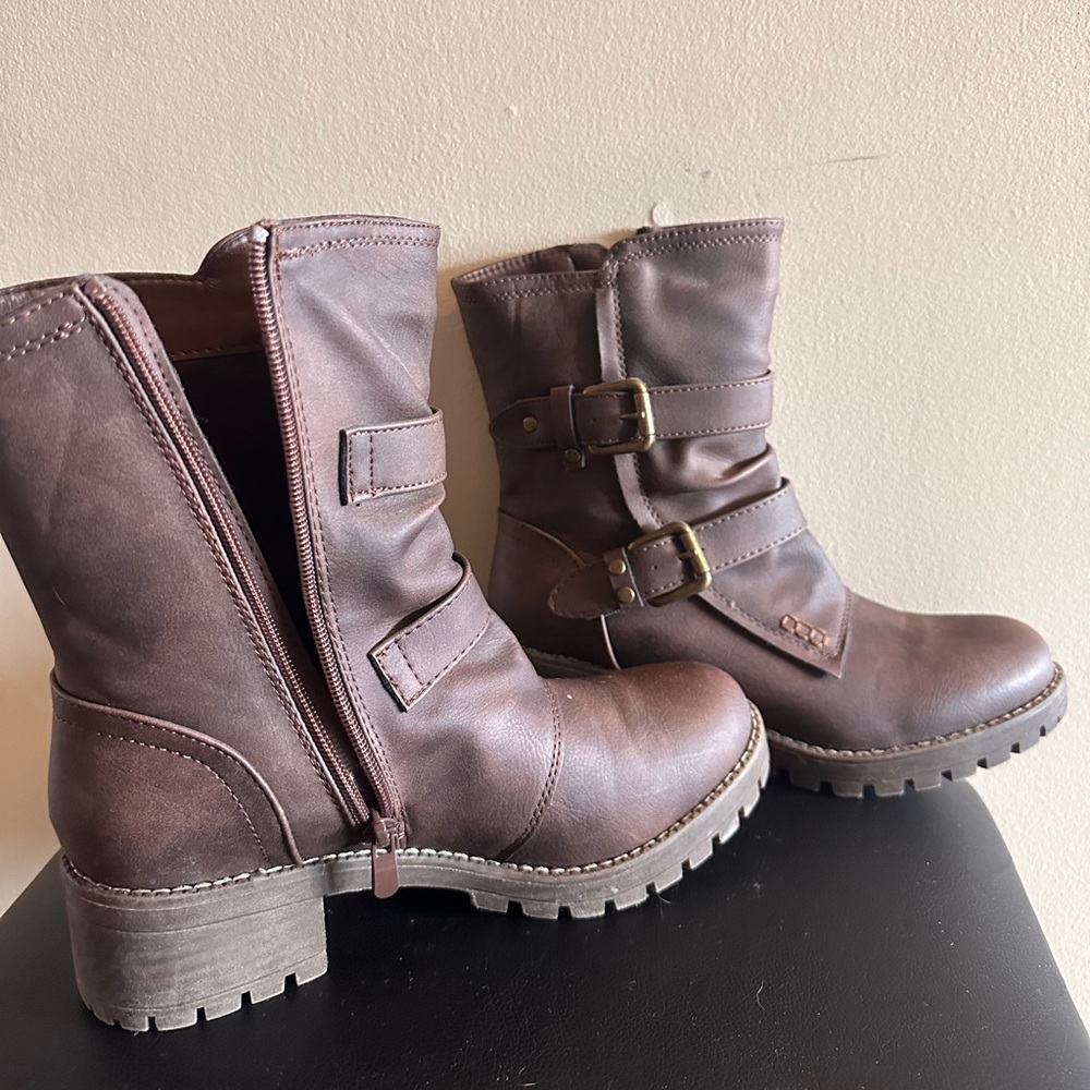 Boots - Picture 2 of 4